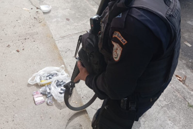 Polícia desarticula ponto de tráfico de drogas em Rio das Ostras