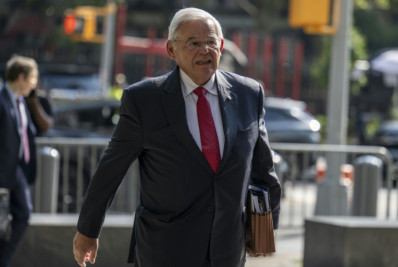 Senador democrata Bob Menéndez é declarado culpado de corrupção nos EUA