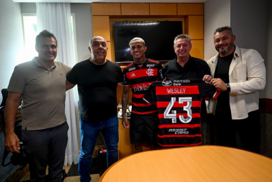 Flamengo anuncia renovação de Wesley até o fim de 2028