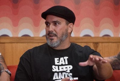 André Marques expõe que sua primeira orgia foi com o irmão aos 16 anos