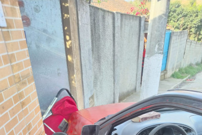 Menor é apreendido após dirigir e atingir carrinho de bebê na calçada no Vicenzo Rivetti