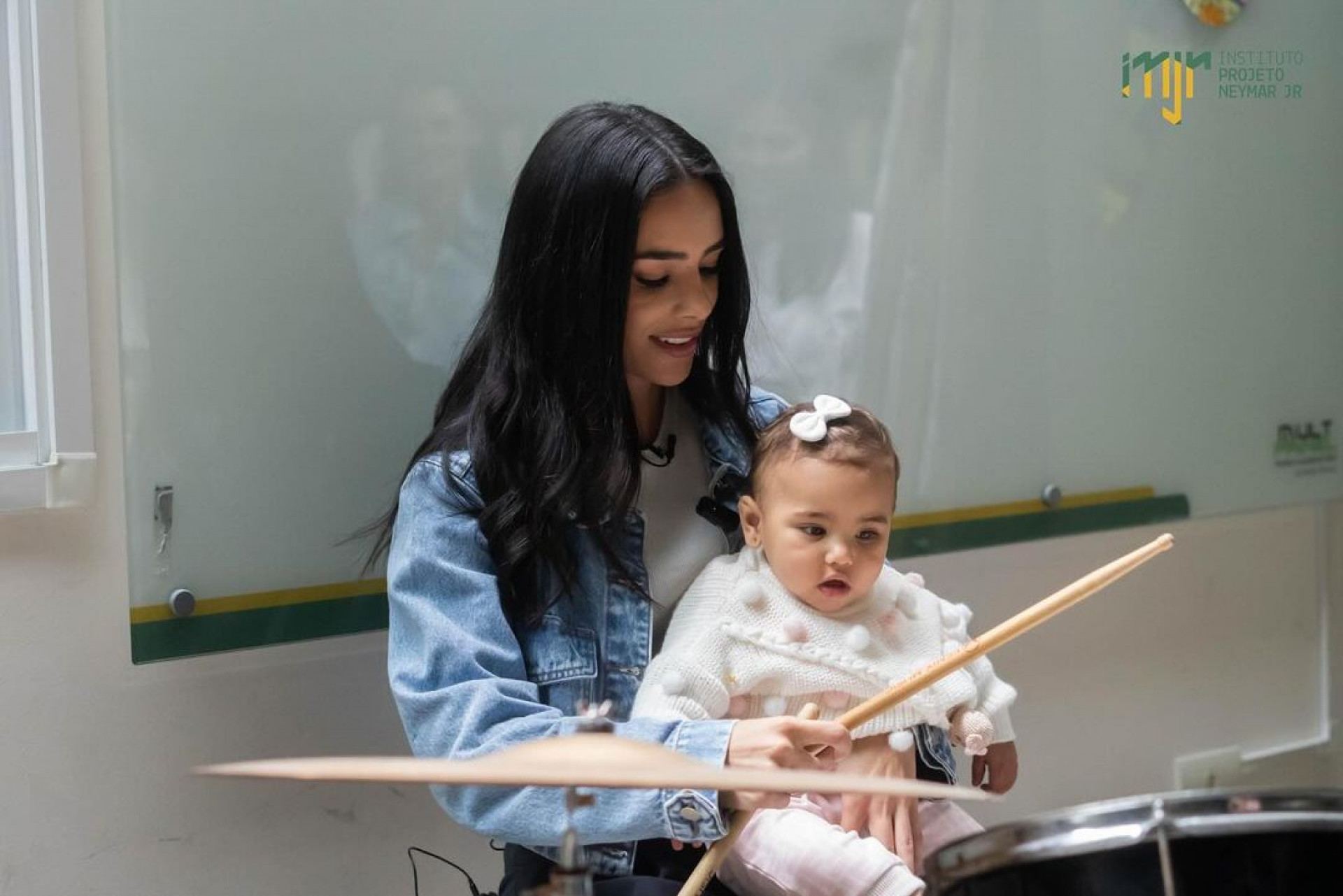 Neymar se derrete com Mavie e Bruna Biancardi visitando seu instituto - Reprodução / Instagram 