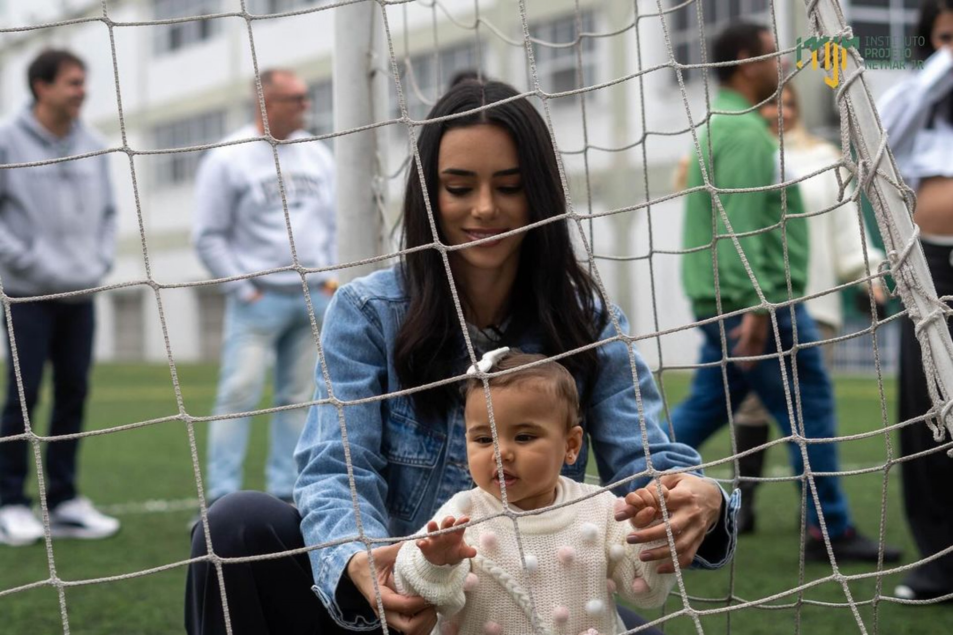 Neymar se derrete com Mavie e Bruna Biancardi visitando seu instituto - Reprodução / Instagram 