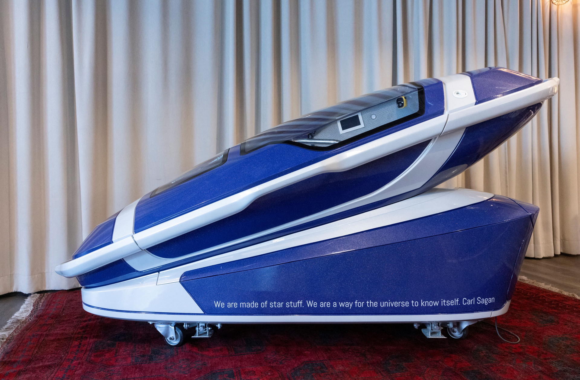 Cápsula desenvolvida pela The Last Resort para morte assistida na Suíça - Arnd Wiegmann / AFP