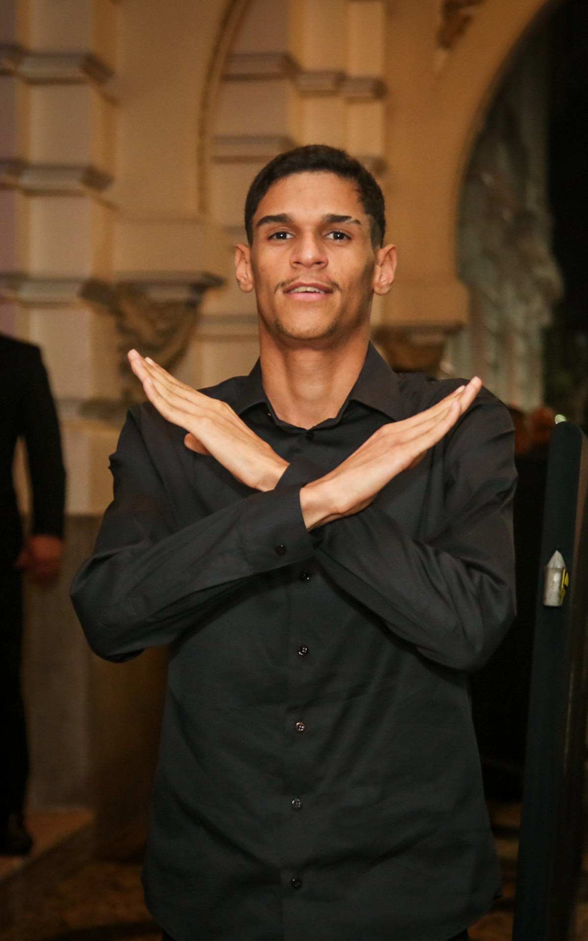 Luva de Pedreiro no leilão beneficente de Vini Jr no Rio