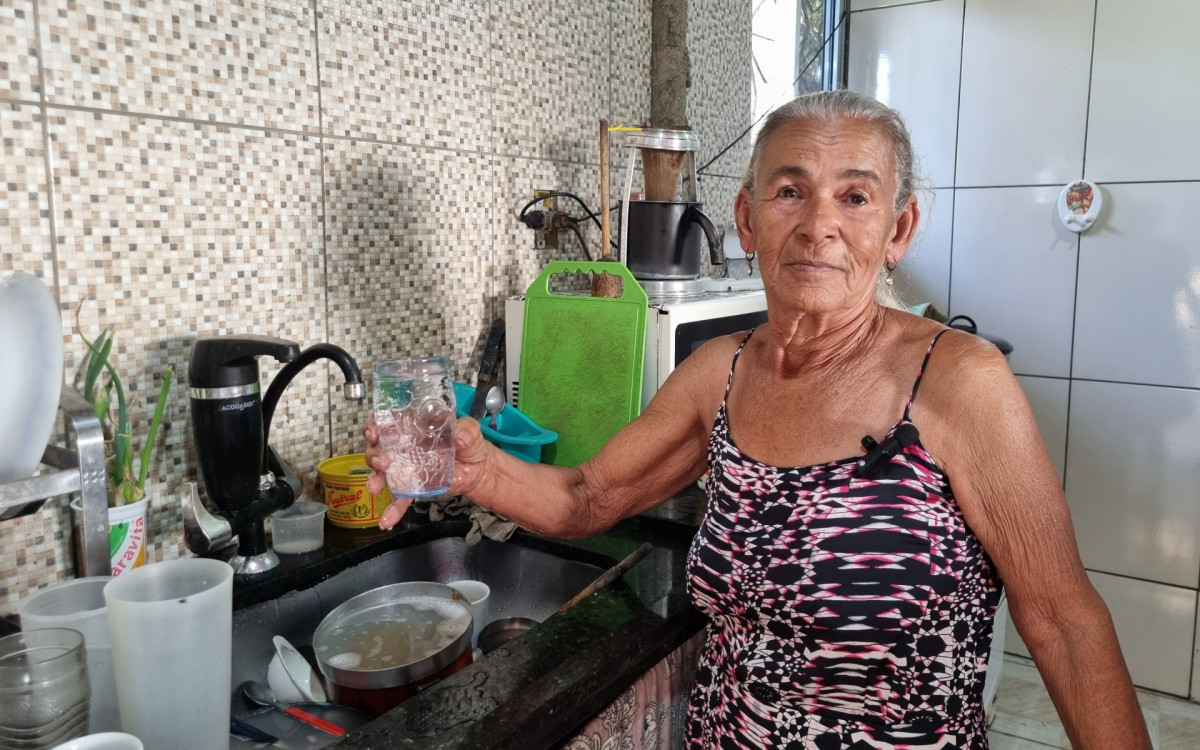 A dona de casa Wilma de Oliveira, moradora do Jardim Nova Califórnia, em São João de Meriti