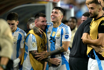 Chelsea abre investigação e poderá punir argentino por cânticos racistas e transfóbicos