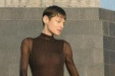 Emma Corrin, de 'Deadpool & Wolverine', mostra visita ao Cristo Redentor