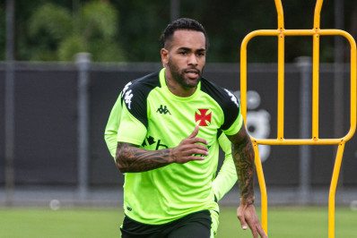Alex Teixeira é mais um reforço do meio de 2024 a deixar o Vasco