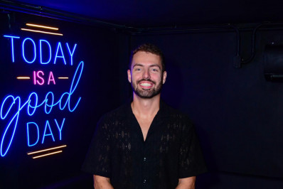 Famosos prestigiam inauguração do novo bar do influenciador Matheus Costa  