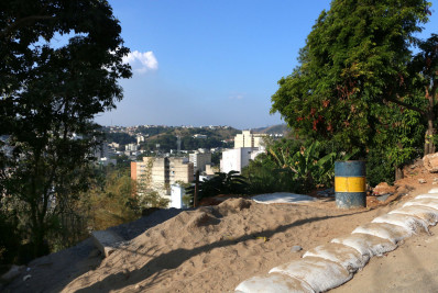 Prefeitura de Barra Mansa realiza construção de mirante no Morro do Cruzeiro