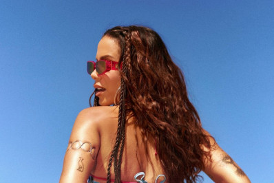 Anitta posa de micro short e recebe elogios: 'Diva'