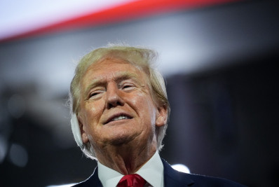 Eleições EUA: candidato a vice de Trump critica imprensa e elogia liderança do ex-presidente