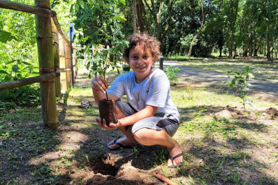 Personagem iguaçuano, 'Menino que Planta'  participa de campanha do Comitê Guandu