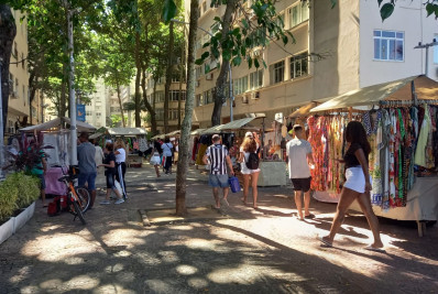 Expositores cobram o retorno da feira da Praça Heloneida Studart, no Leme