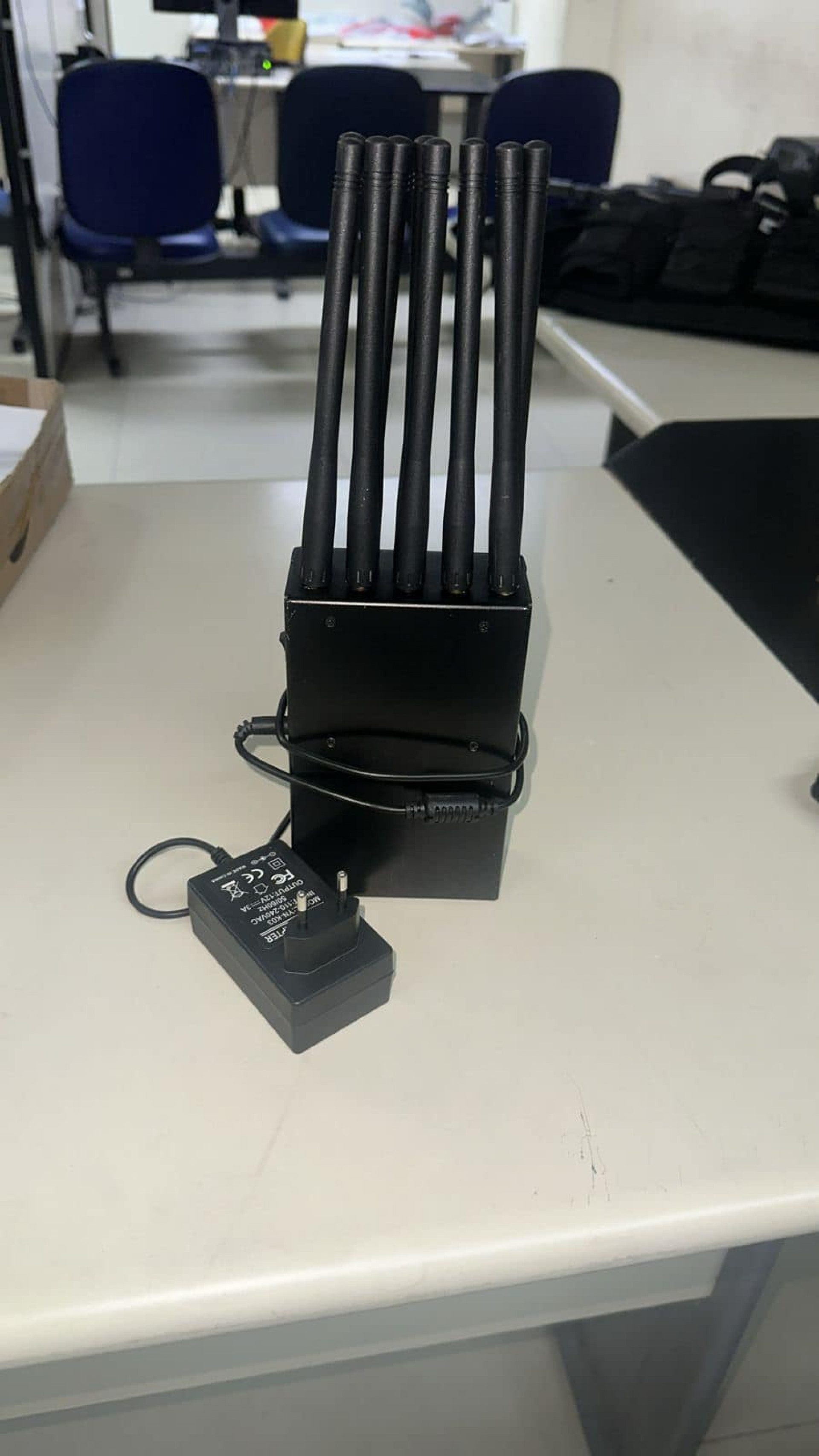 Bloqueador de sinal apreendido pelos policiais militares - Divulga&ccedil;&atilde;o / Dani Souza / 39&ordm; BPM