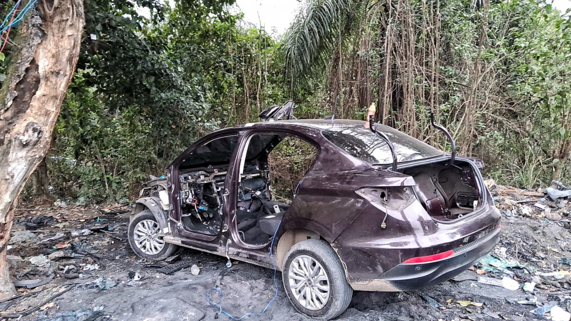 Carca&ccedil;a do Fiat/Cronos recuperada - Divulga&ccedil;&atilde;o / Dani Souza / 39&ordm; BPM