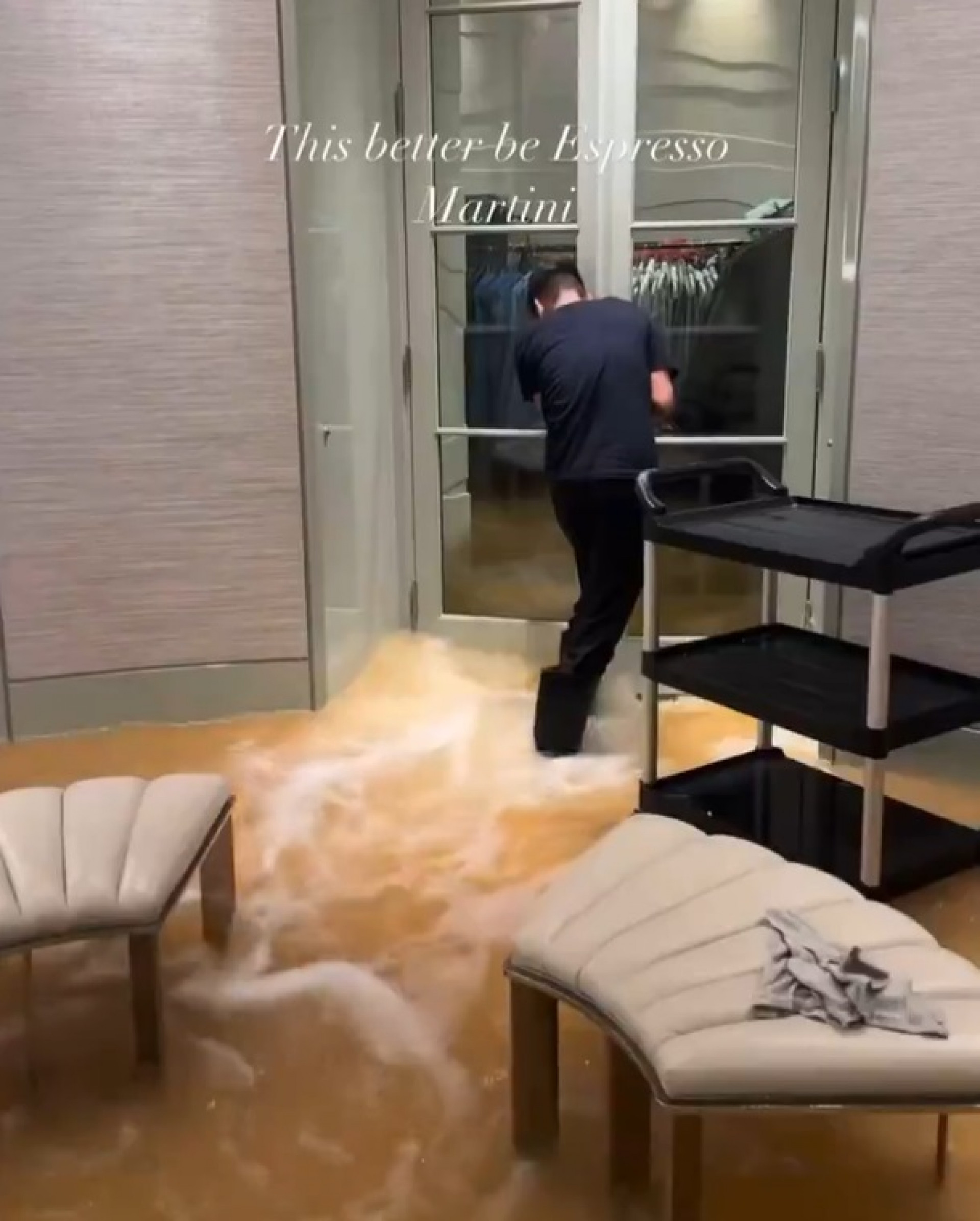 Drake publica vídeo de mansão sendo tomada pela água - Reprodução do Instagram