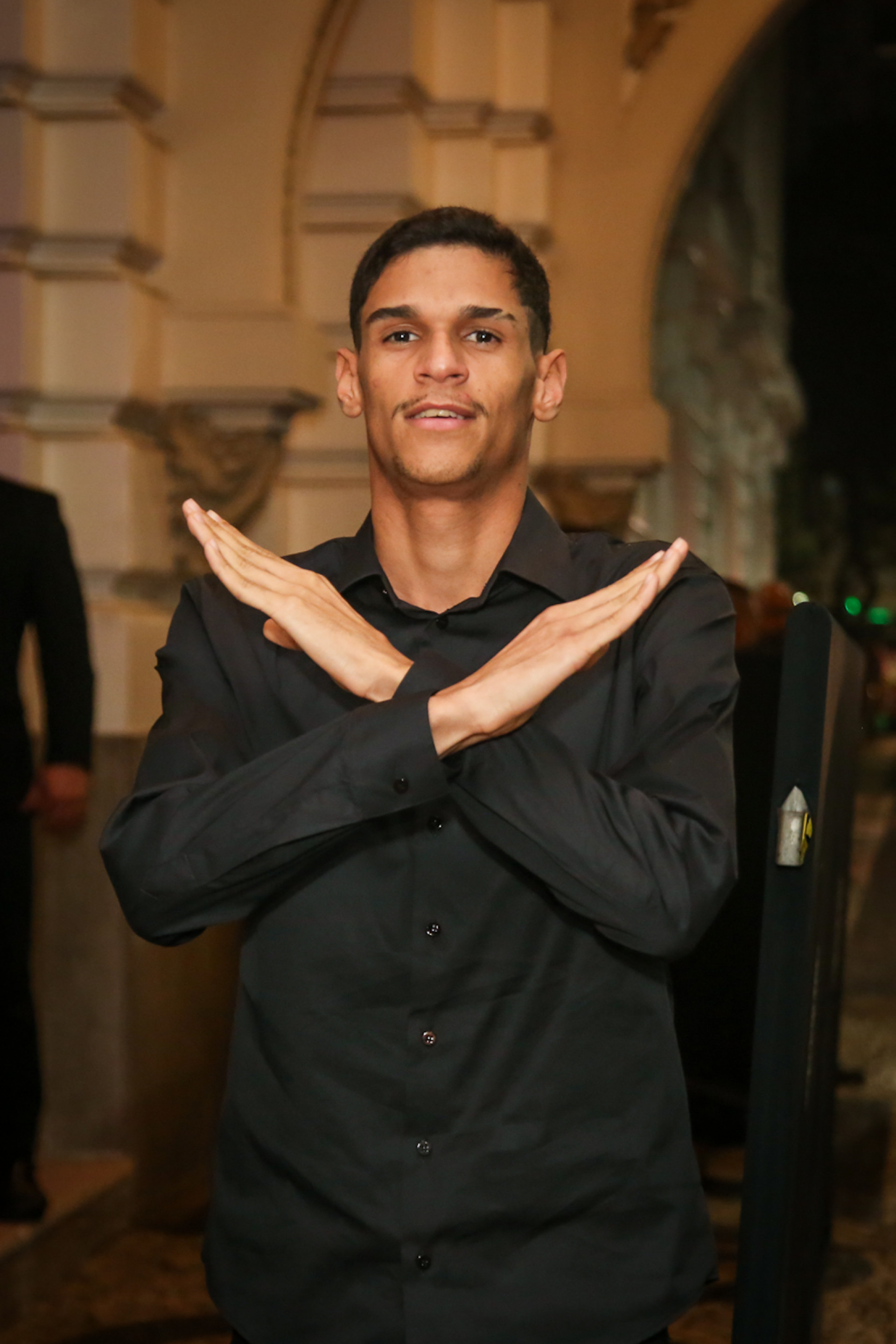 Luva de Pedreiro no leilão beneficente de Vini Jr no Rio - Victor Chapetta/ Agnews