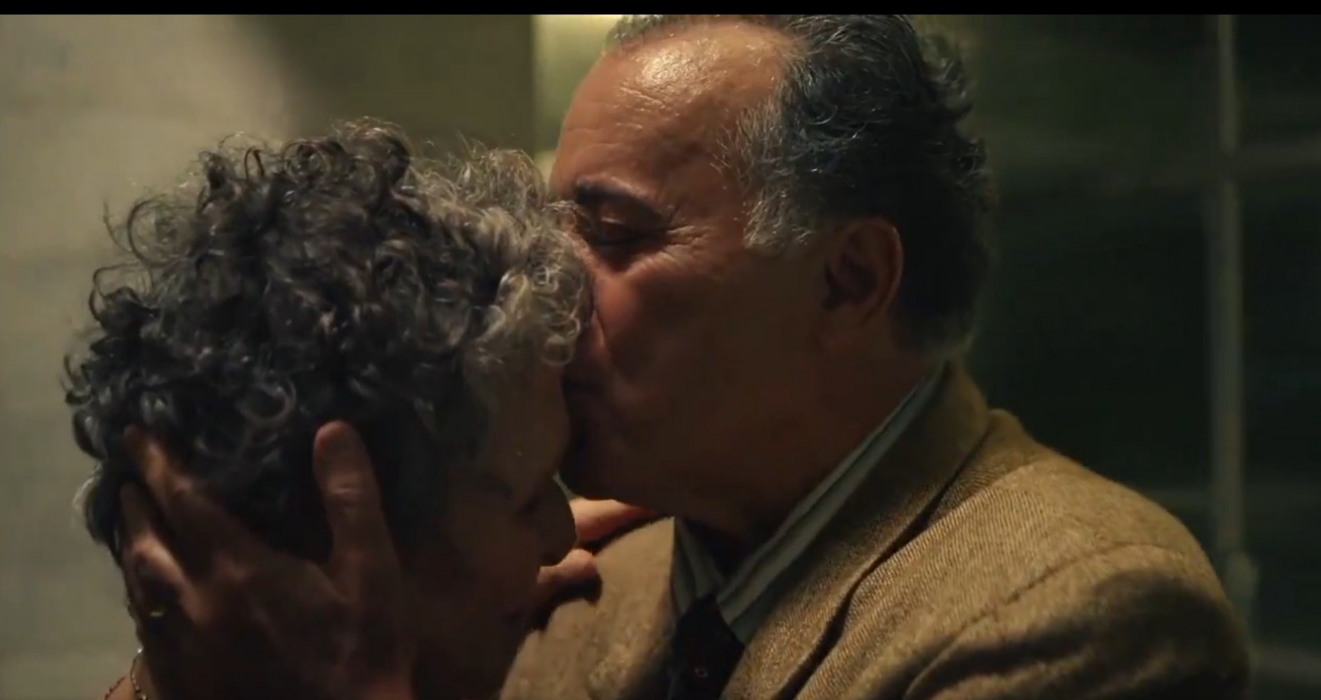 Tony Ramos e Irene Ravache contracenam em 'Sob Pressão' - Reprodução de vídeo / TV Globo