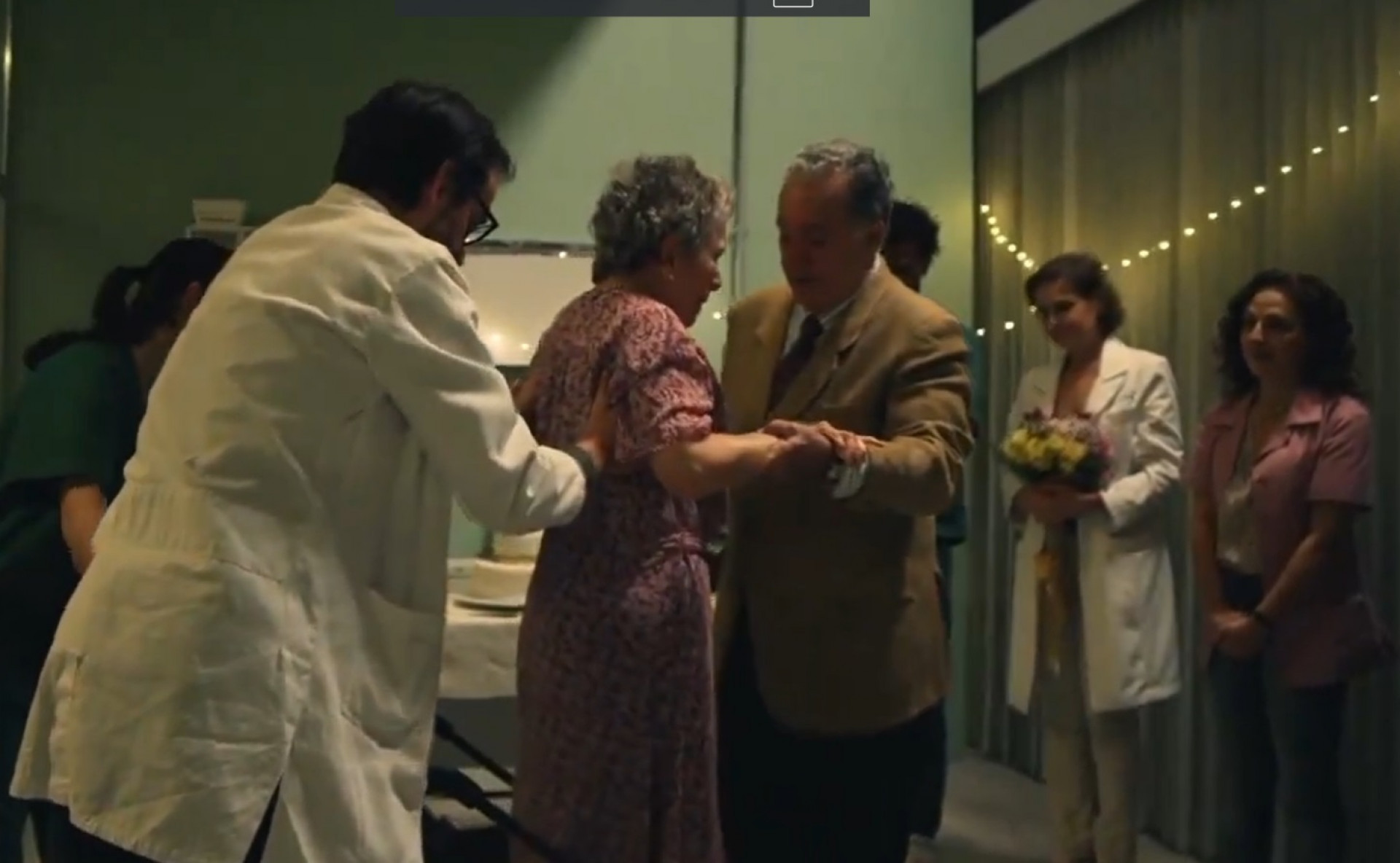 Tony Ramos e Irene Ravache contracenam em 'Sob Pressão' - Reprodução de vídeo / TV Globo