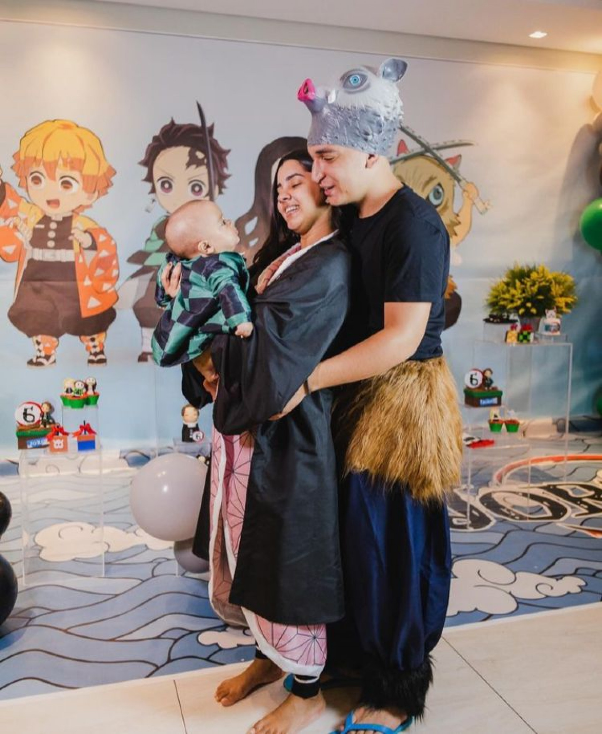 João Gomes e Ary Mirelle se fantasiam de personagens para mesversário do filho - Reprodução / Instagram