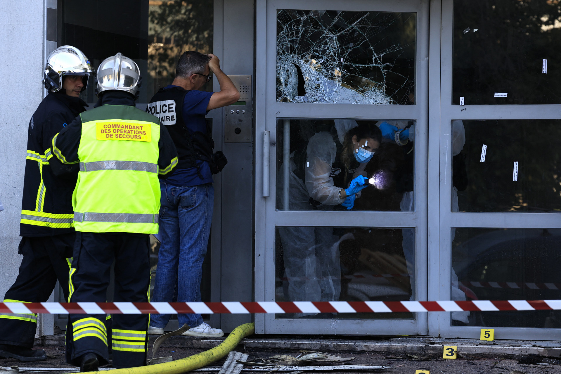 Polícia trabalha com a hipótese de incêndio criminoso - Valery Hache / AFP