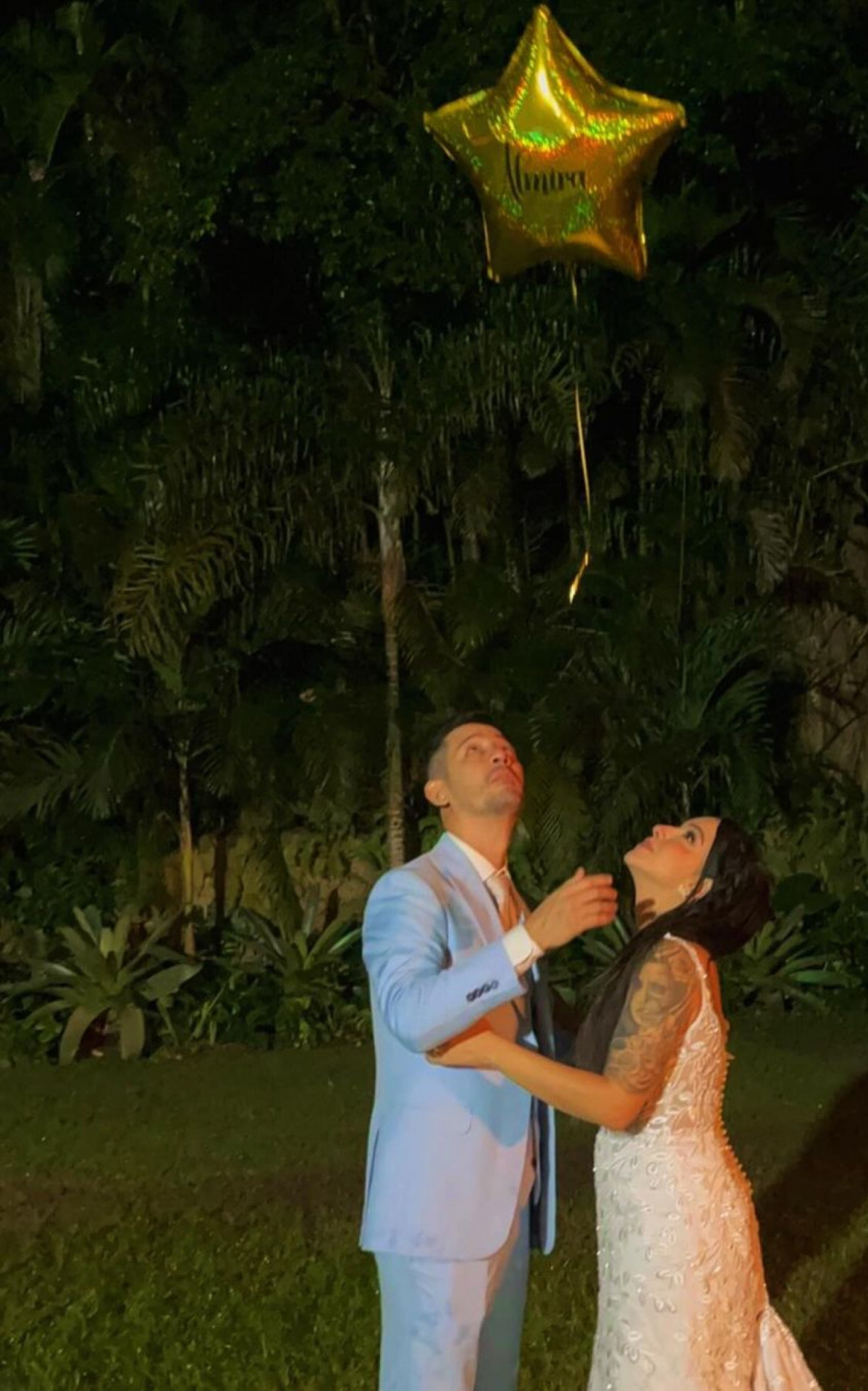 Bruna e Fábio Toshiro durante cerimônia de casamento, horas antes do acidente - Rede Social