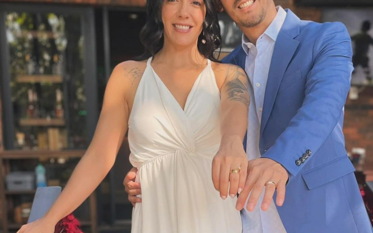 Bruna e Fábio Toshiro durante casamento no civil - Rede Social