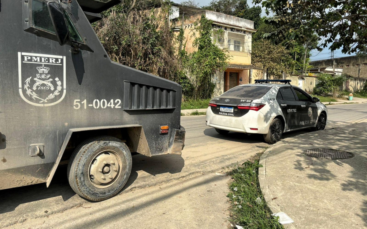 A ação foi realizada pelos policiais civis da 54ª DP e policiais militares do 39º BPM