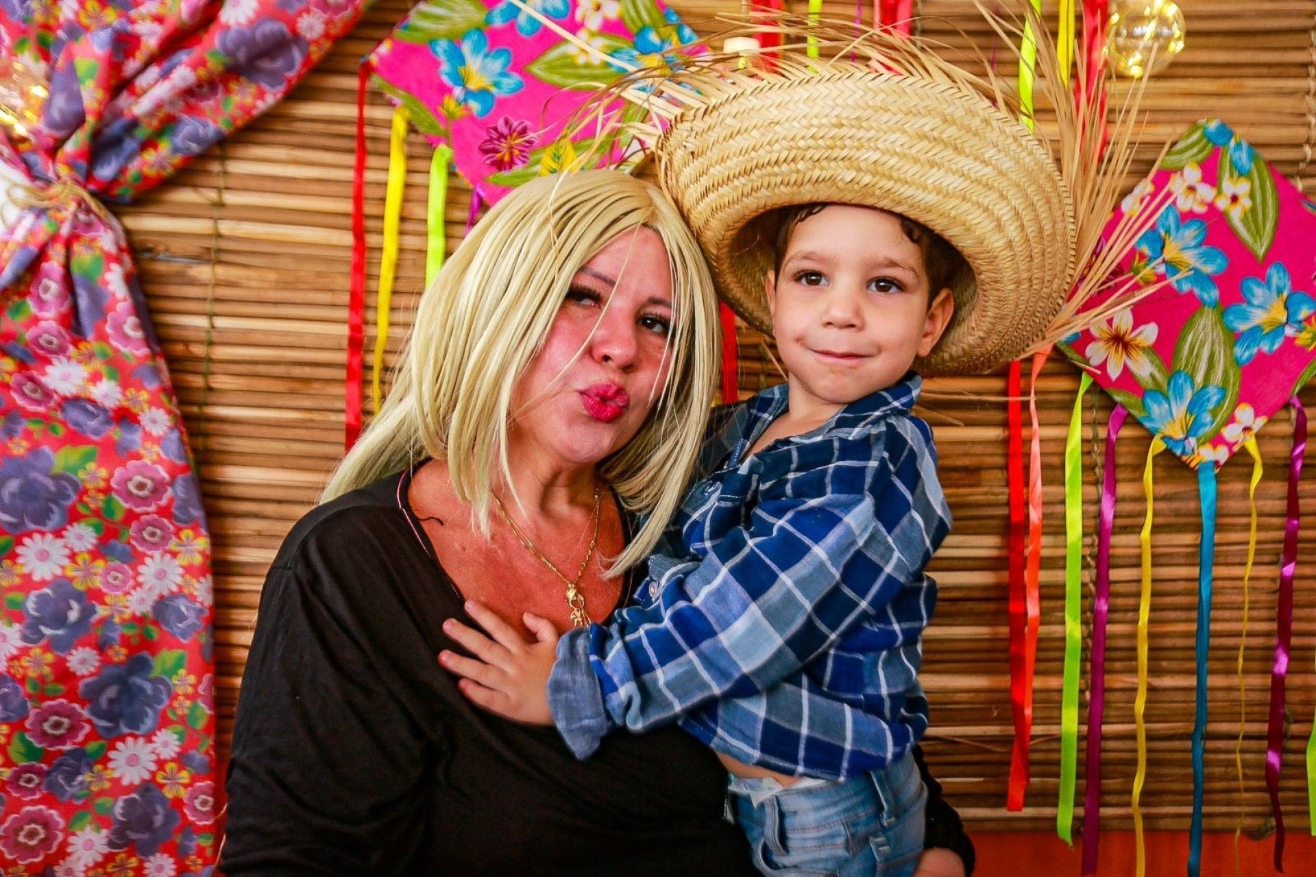 A moradora do Centro, Aparecida Barbosa, levou seu filho Arthur Johnny, para se divertir na festa - Rafael Barreto / PMBR