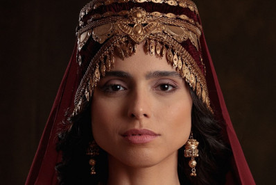 Nathalia Florentino fala sobre desafios de viver a protagonista Ester em 'A Rainha da Pérsia'