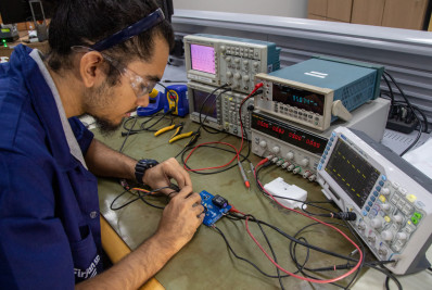 Firjan SENAI Caxias oferece 140 vagas gratuitas em cursos de diferentes áreas