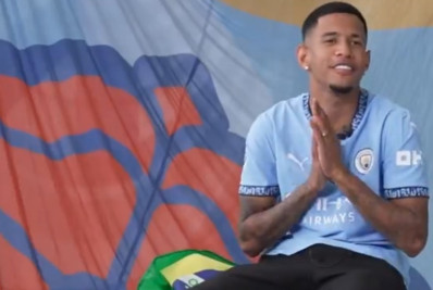 Vídeo: Manchester City anuncia a contratação de Savinho