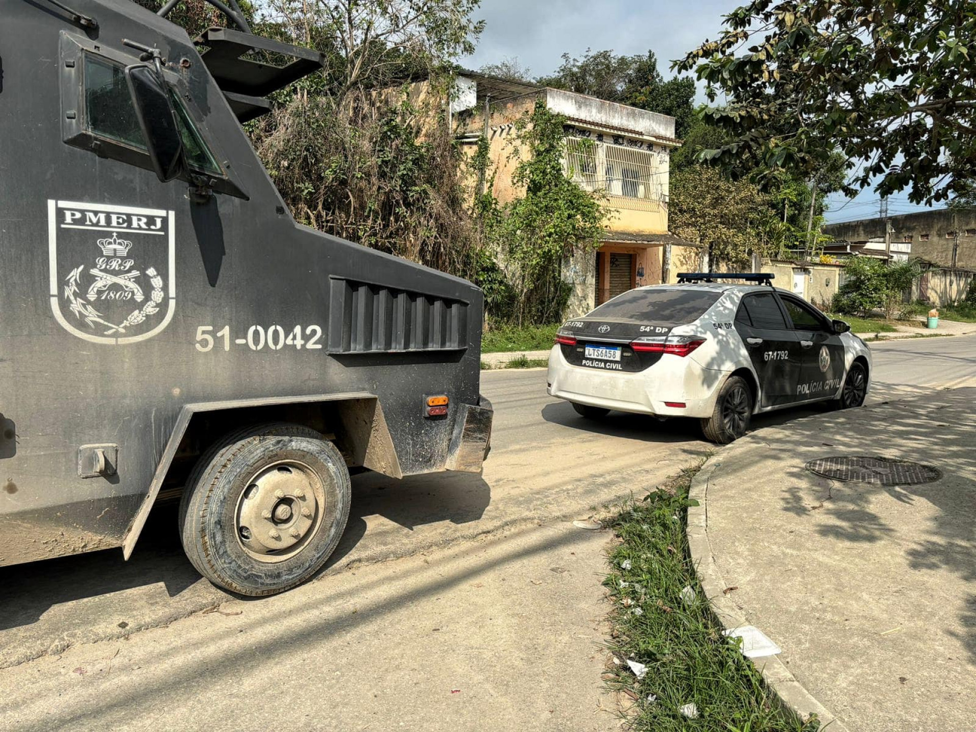 A a&ccedil;&atilde;o foi realizada pelos policiais civis da 54&ordf; DP e policiais militares do 39&ordm; BPM - Divulga&ccedil;&atilde;o / PMERJ