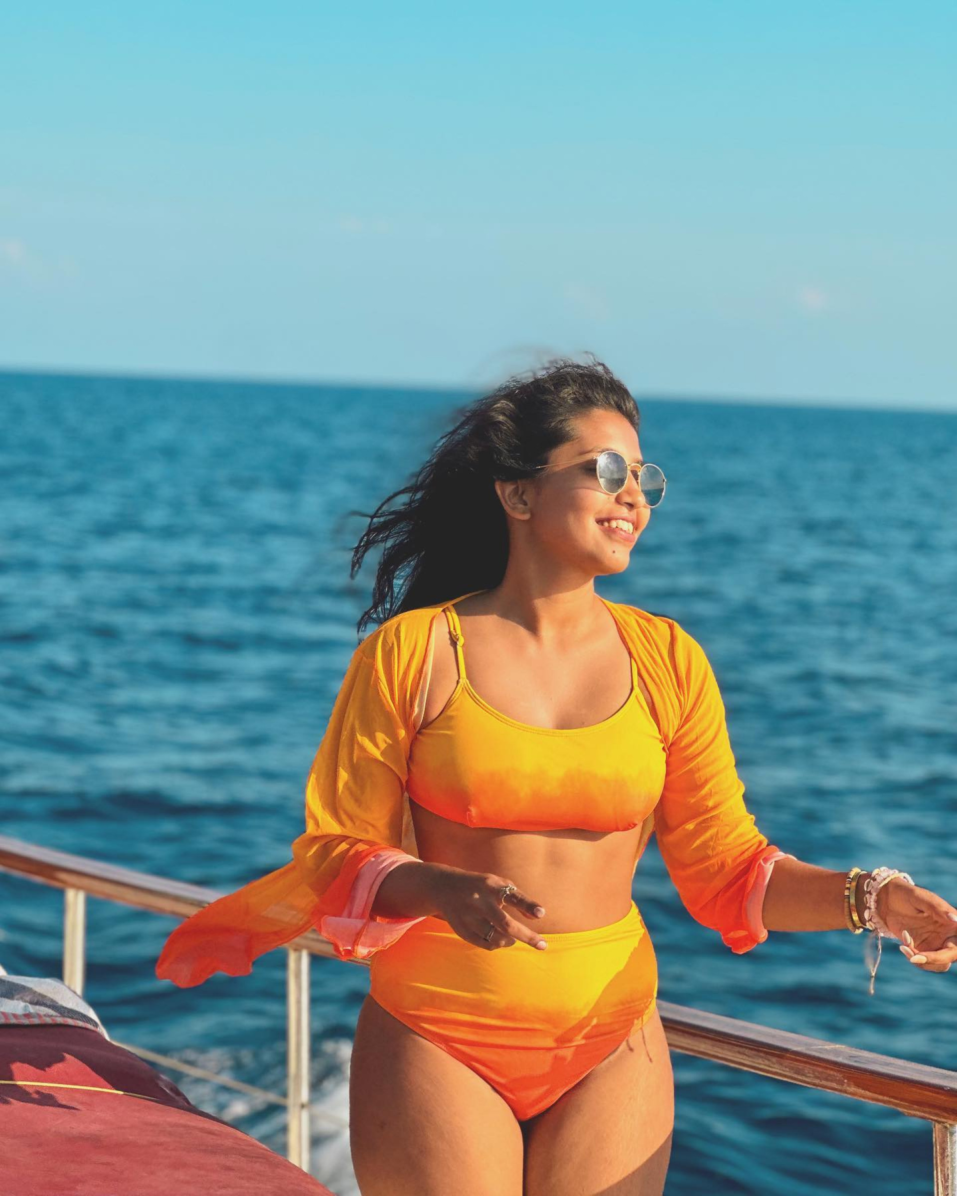 Influenciadora morre após cair de cachoeira enquanto filmava