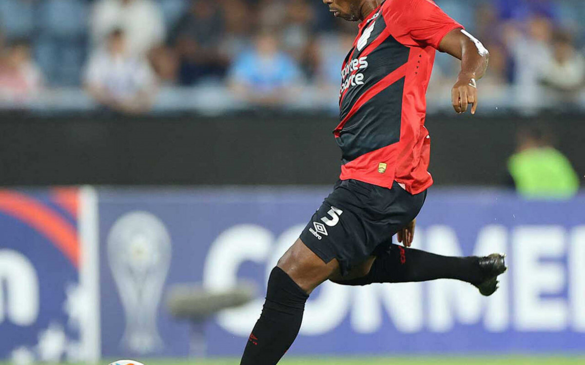 Fernandinho revela tristeza com p&ecirc;naltis perdidos pelo Athletico