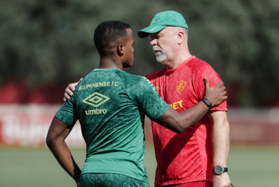 Arias se reapresenta, treina e será relacionado pelo Fluminense