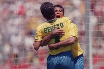 Romário encerra atritos com Bebeto e diz: 'Eu te amo'