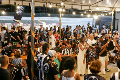 Botafogo Samba Clube festeja aniversário com apresentação de sambas concorrentes 