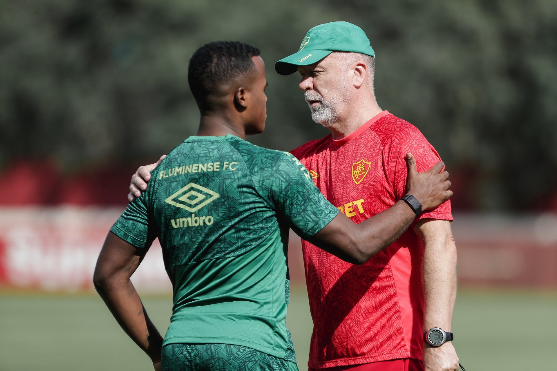 Jhon Arias conversa com o técnico Mano Menezes - Lucas Merçon/Fluminense
