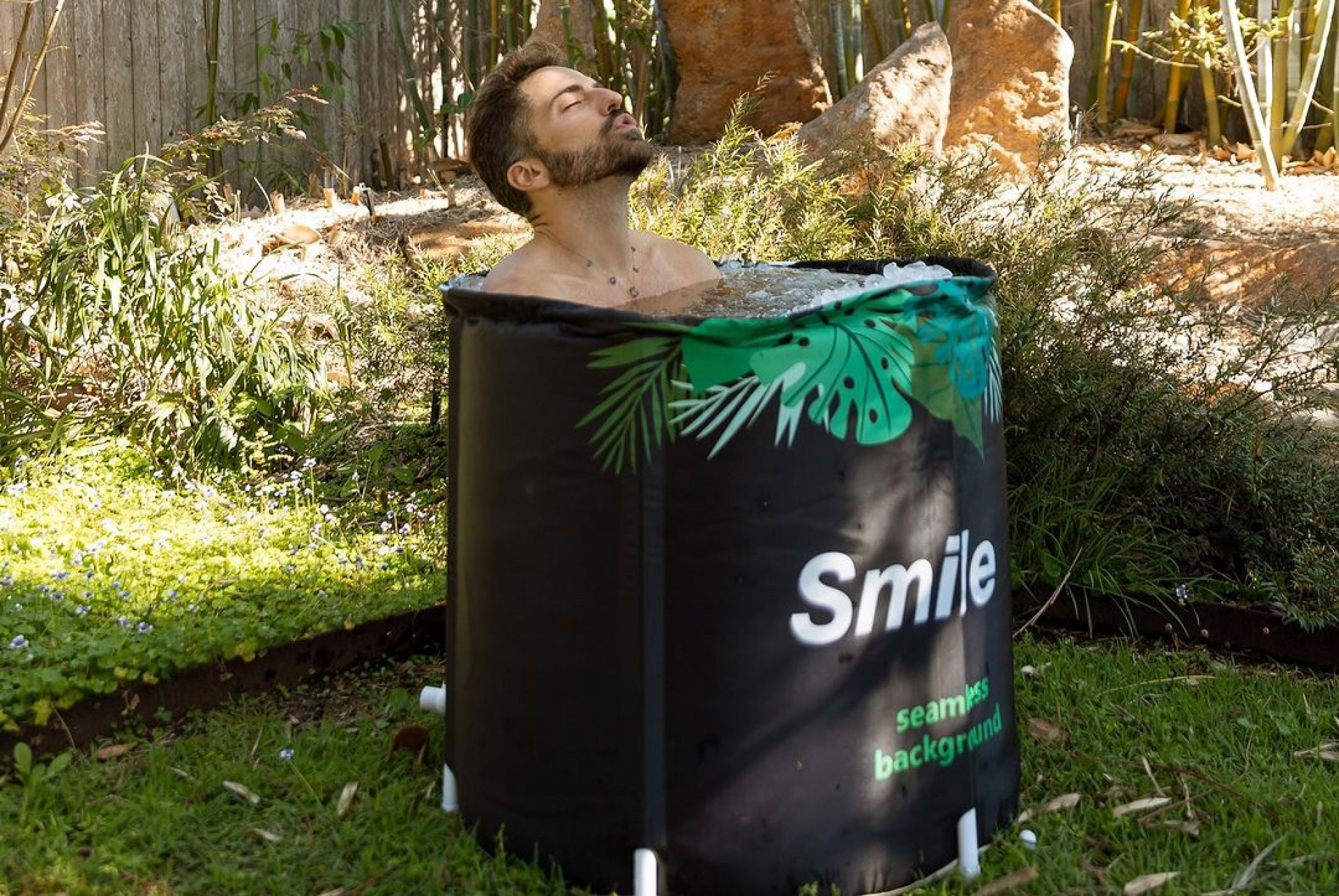 Thales Bretas faz banho de gelo e exibe tanquinho nas redes sociais - Reprodução / Instagram