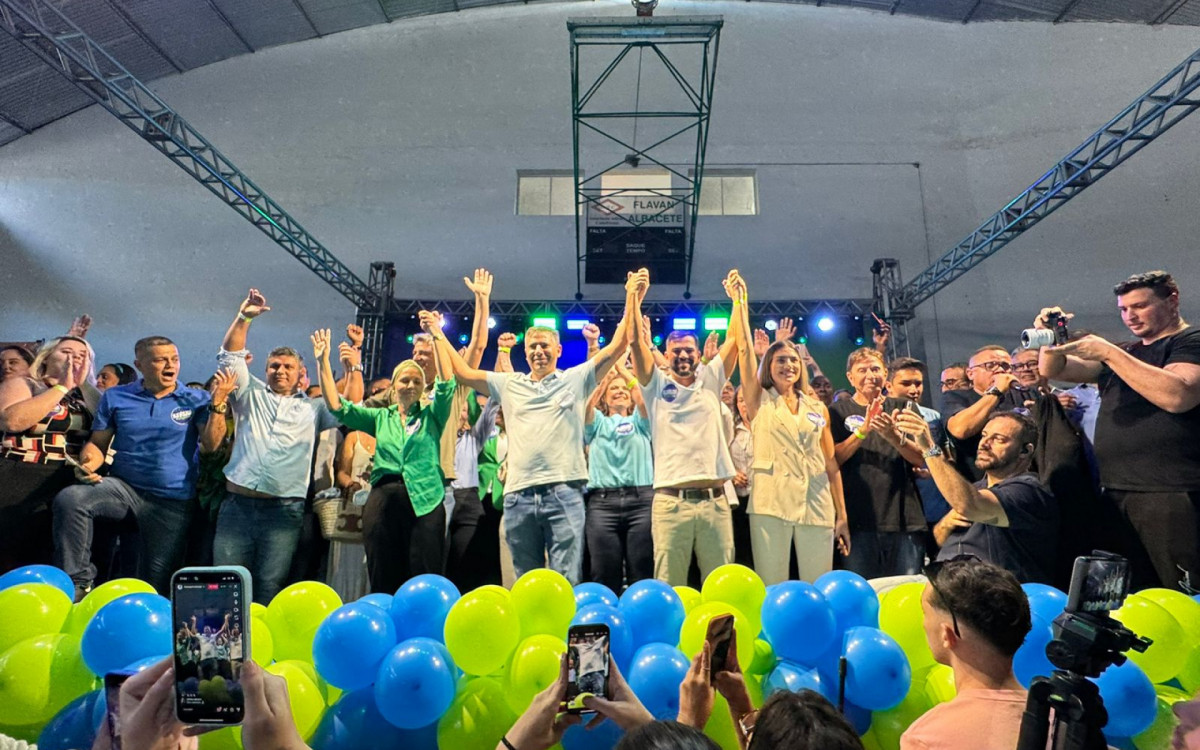 Dr Serginho (PL) e Miguel Alencar (UNIÃO) durante convenção partidária deste sábado (20)