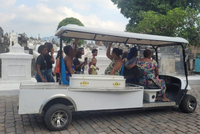 Menino de 2 anos que morreu devido a traumatismo na região do abdômen é enterrado