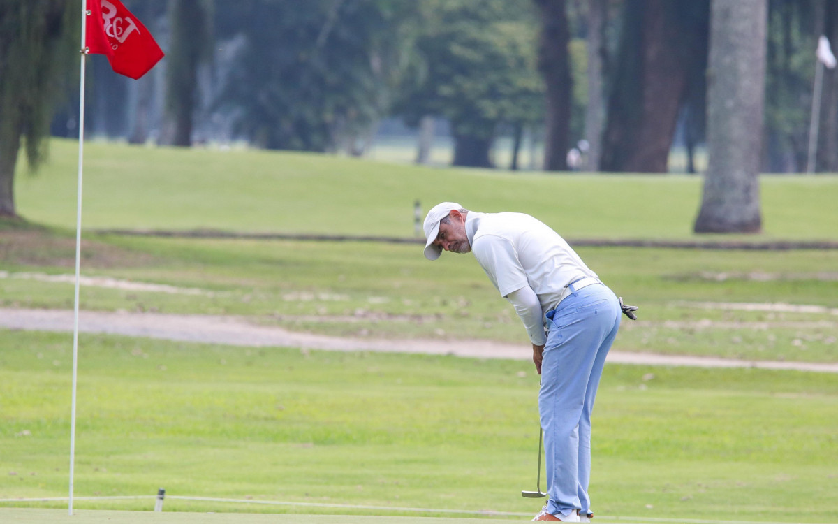 Marcos Pasquim joga golf em clube no Rio