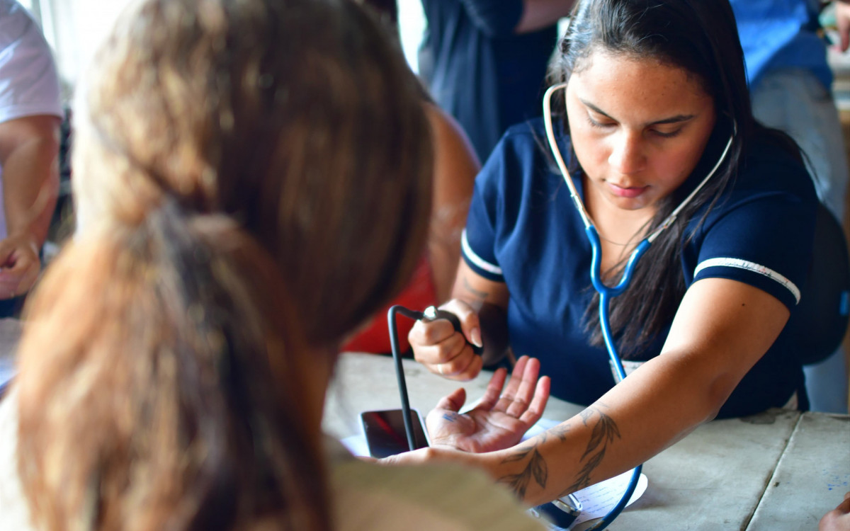 Centenas de munícipes estiveram presentes para usufruir dos atendimentos de saúde, assistência social e beleza