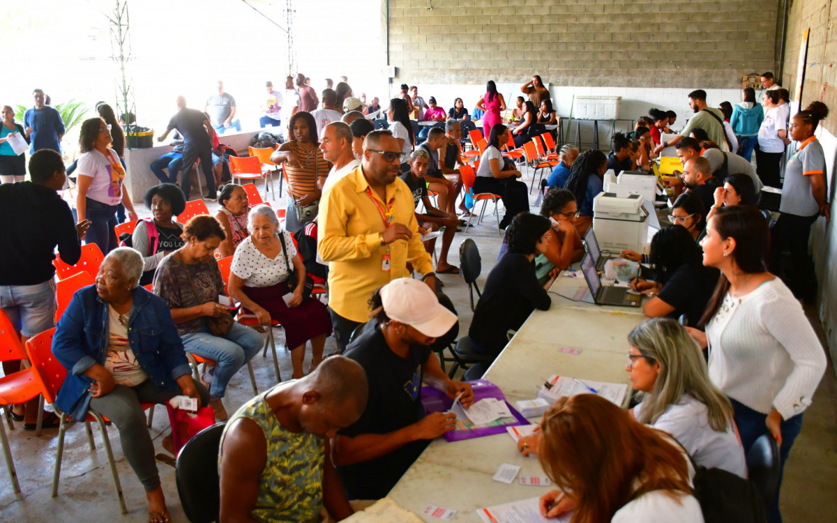 O projeto ofereceu diversos serviços gratuitos para moradores de Santa Amélia e bairros vizinhos