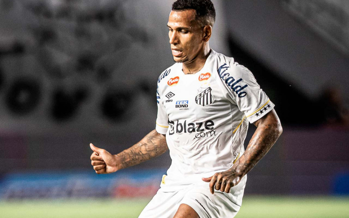 Destaque na goleada, Otero exalta a força do Santos na Vila Belmiro