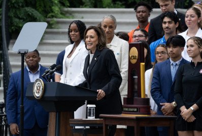EUA: Kamala Harris exalta Biden no primeiro discurso público após democrata desistir da reeleição