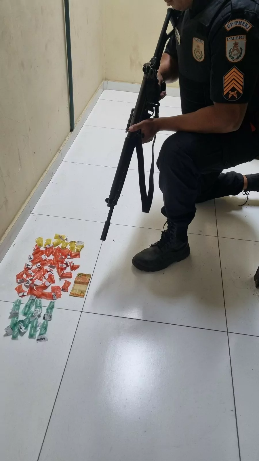 PM apreende drogas durante abordagem no distrito de Iguabinha em Araruama